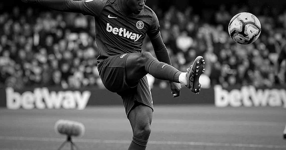 Arsenal Takes Advantage of City's Stumble and Reaches the Top of the Premier League Arsenal Takes Advantage of City's Stumble and Reaches the Top of the Premier League